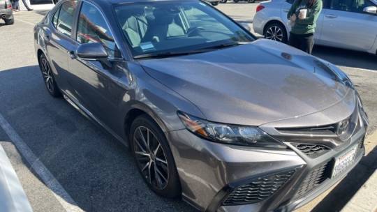 2022 Toyota Camry SE — Sedan — 19,312 mi — Simi Valley, CA