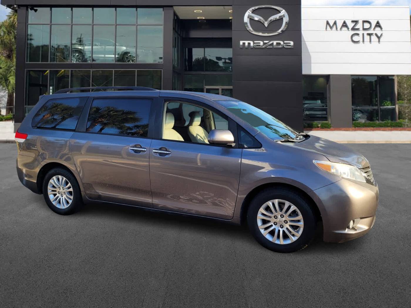 2011 Toyota Sienna XLE — Minivan — 85,166 mi — Jacksonville, FL