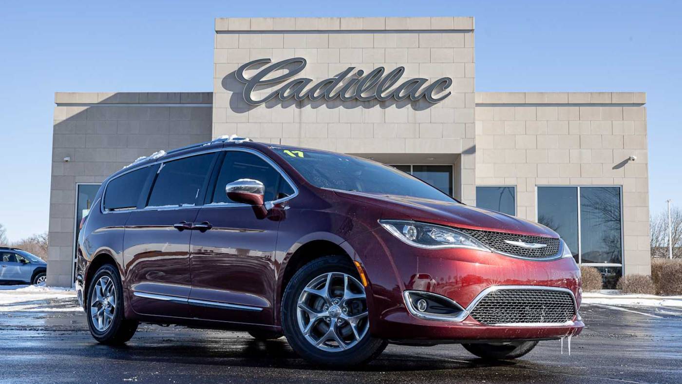 2017 Chrysler Pacifica Limited — Minivan — 99,760 mi — Rockford, IL