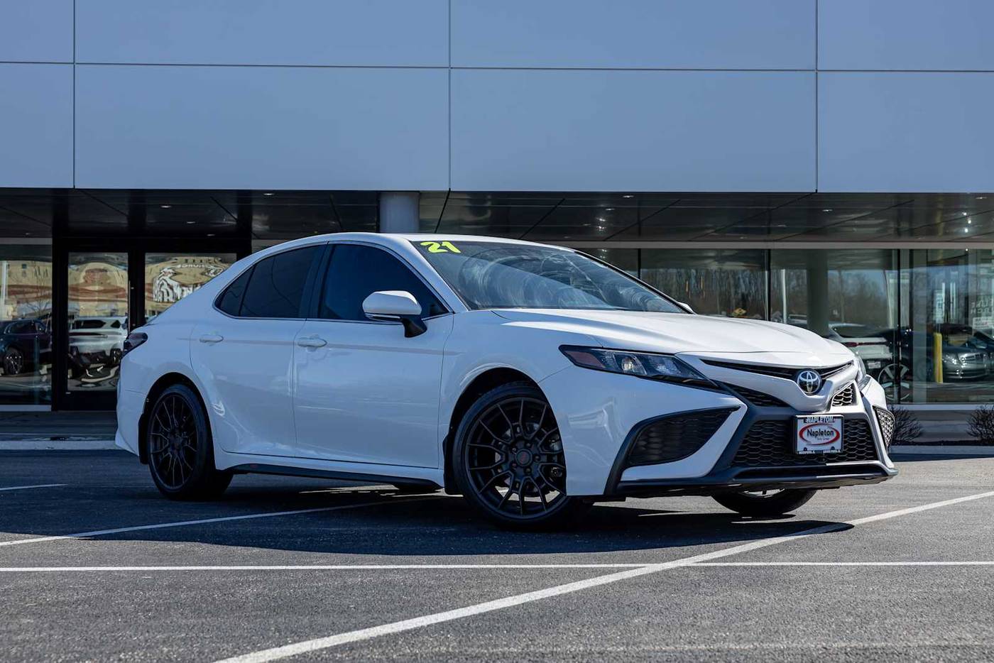 2021 Toyota Camry SE — Sedan — 45,237 mi — Rockford, IL