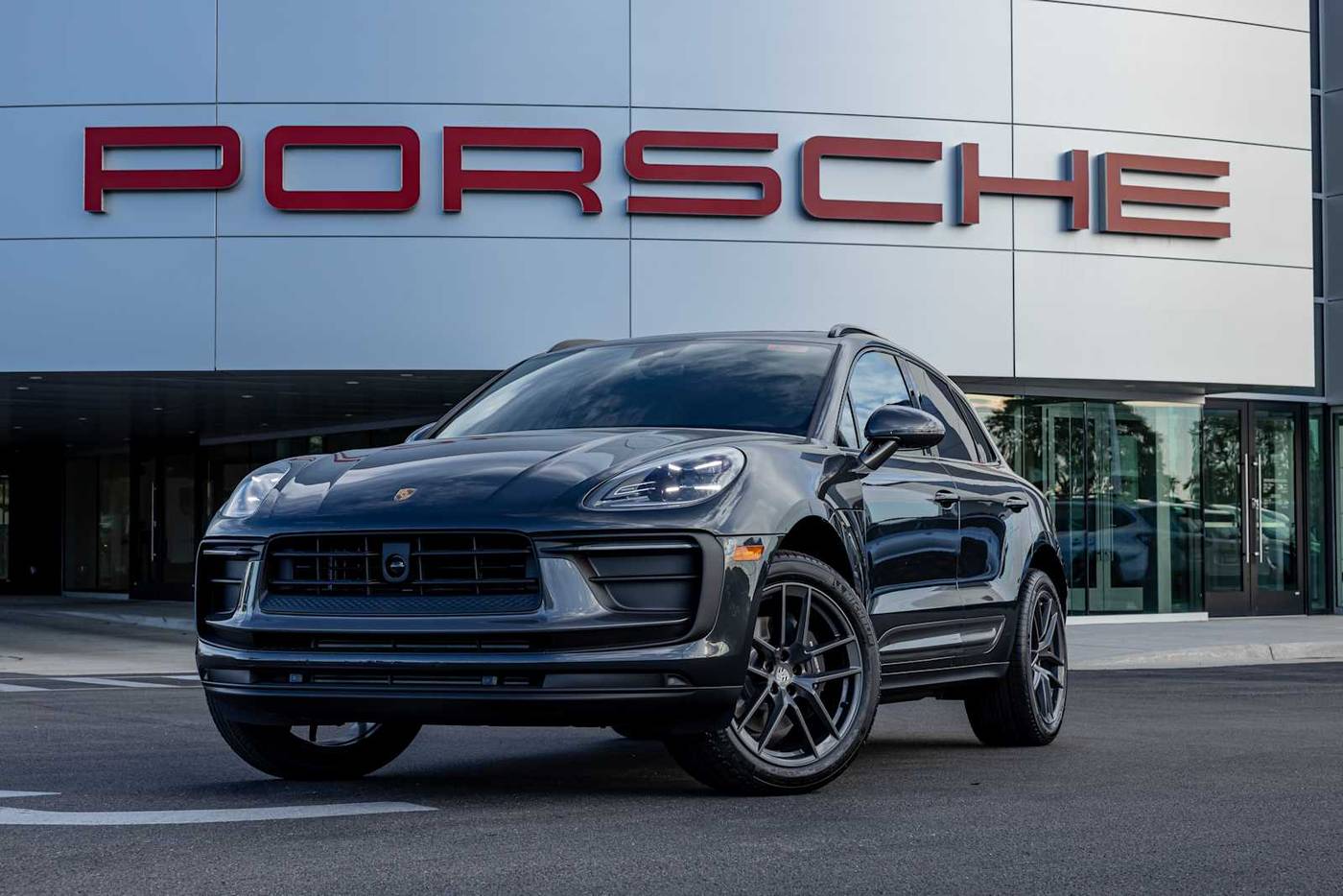 2025 Porsche Macan T — SUV — 986 mi — Rockford, IL
