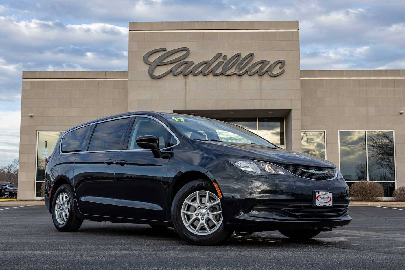 2017 Chrysler Pacifica Touring — Minivan — 111,458 mi — Rockford, IL