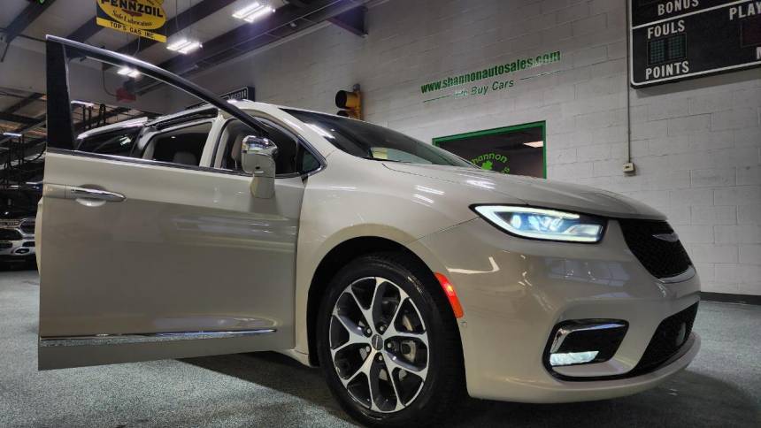 2021 Chrysler Pacifica Hybrid Limited — Minivan — 63,604 mi — Manassas, VA