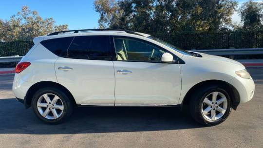 white nissan murano 2009