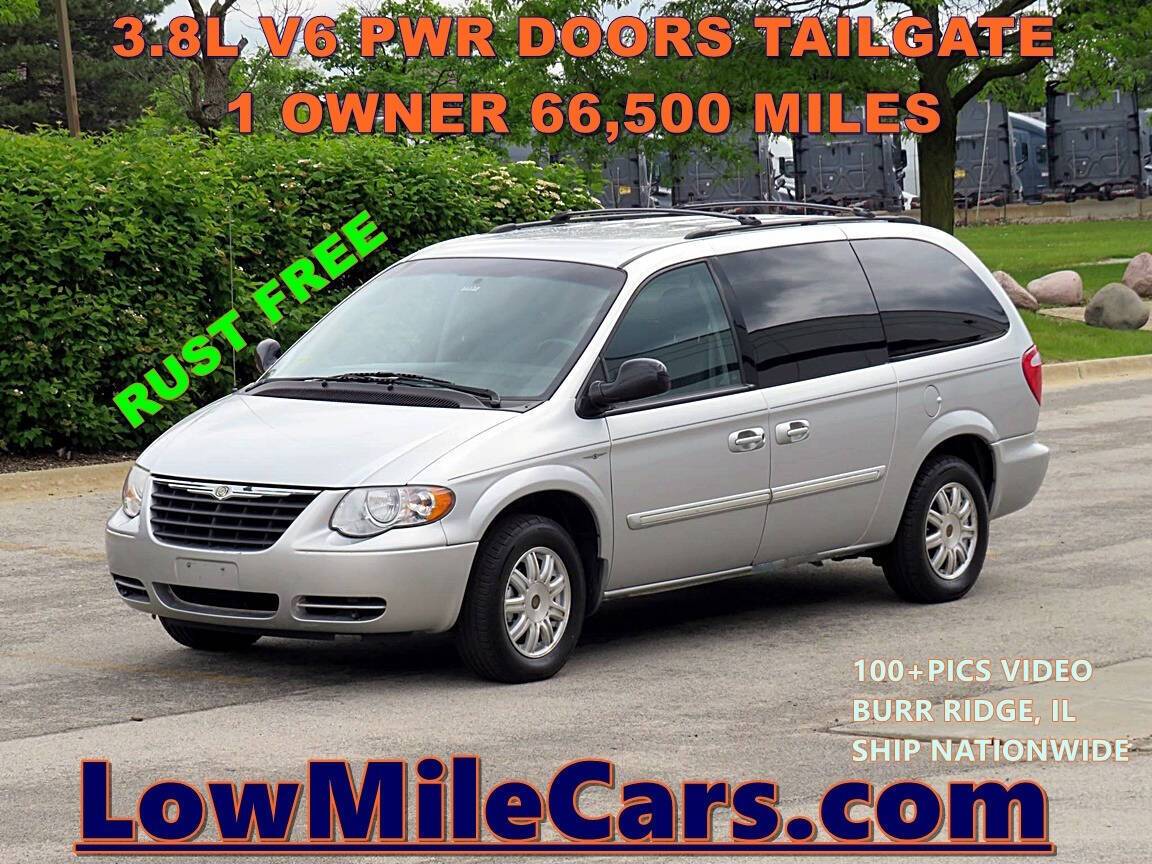 2006 Chrysler Town & Country Touring — Minivan — 66,500 mi — Burr Ridge, IL