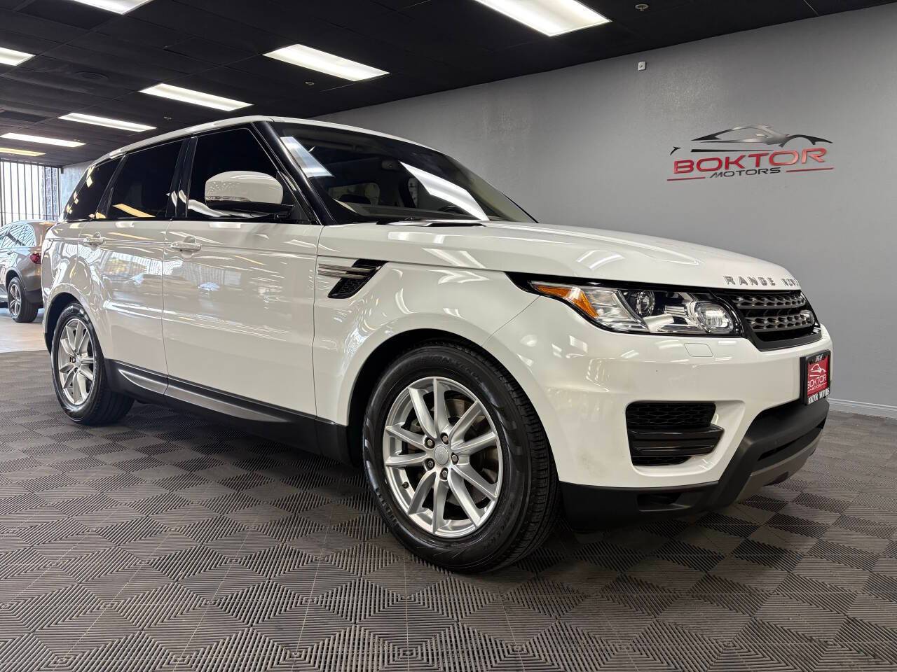 2016 Land Rover Range Rover Sport SE — SUV — 80,235 mi — Las Vegas, NV