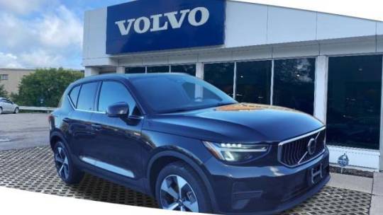 2025 Volvo XC40 Core — SUV — 1,932 mi — Rochester, NY