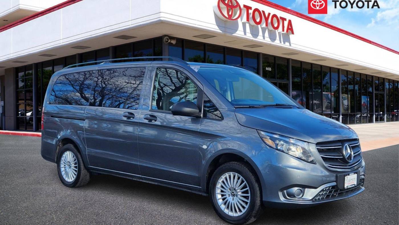 2022 Mercedes-Benz Metris Passenger Van Standard — Passenger Van — 3,824 mi — Fort Collins, CO