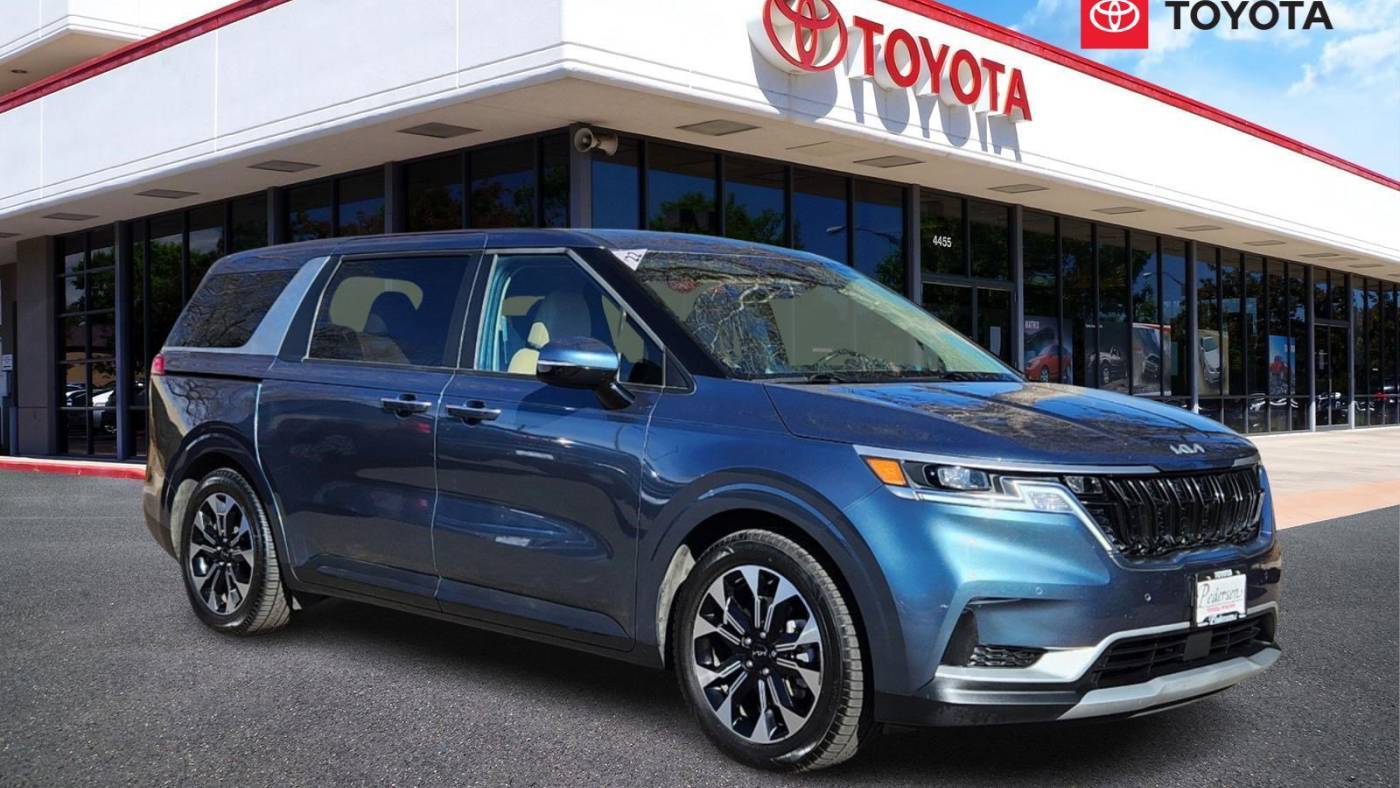 2022 Kia Carnival EX — Minivan — 42,380 mi — Fort Collins, CO