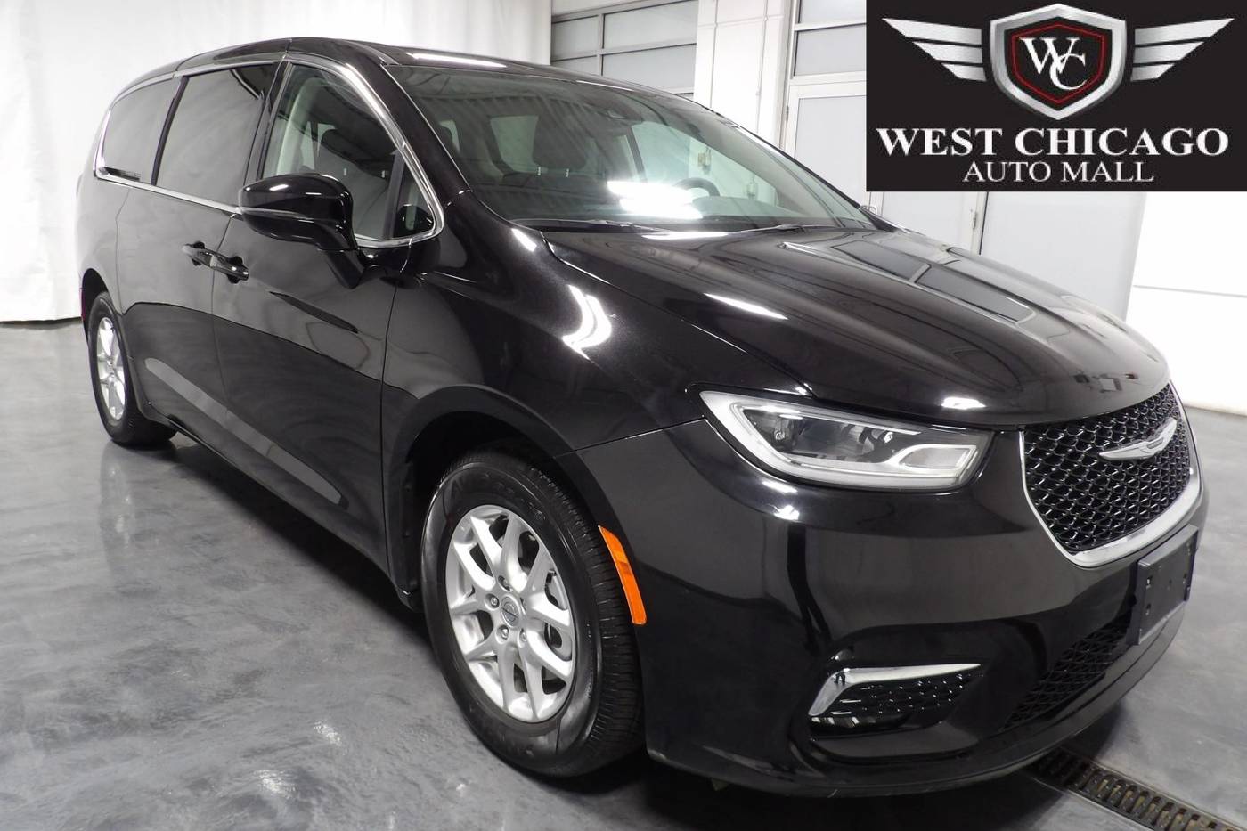 2024 Chrysler Pacifica Hybrid Select — Minivan — 19,145 mi — West Chicago, IL
