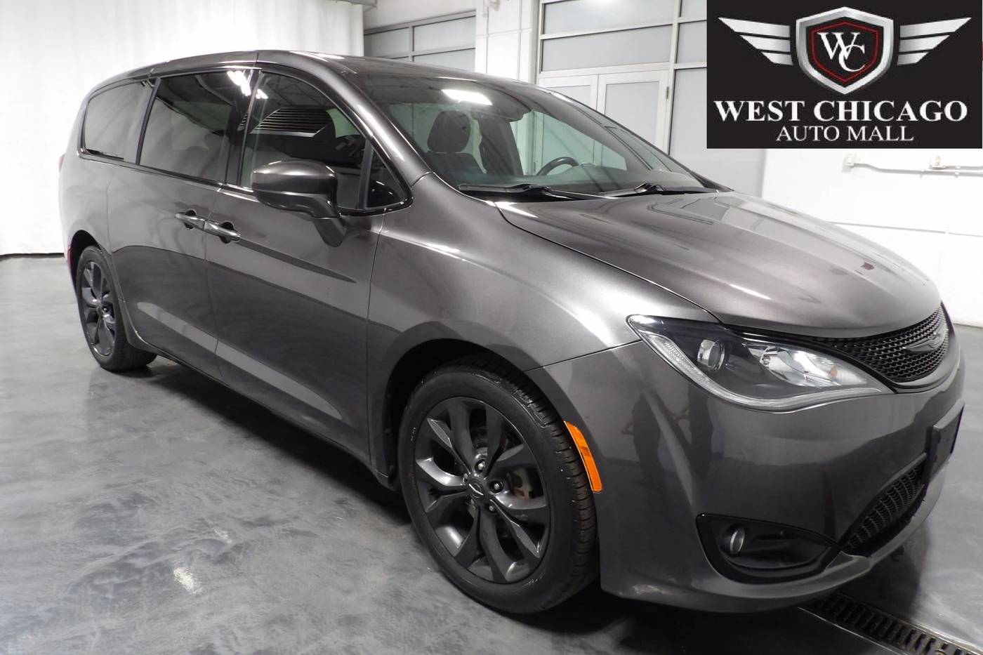 2018 Chrysler Pacifica Touring Plus — Minivan — 48,605 mi — West Chicago, IL