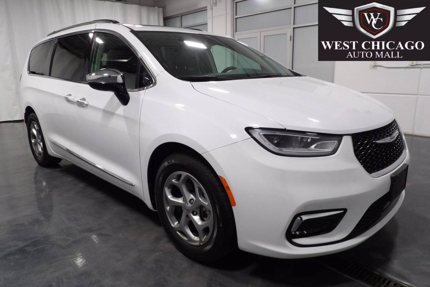 2023 Chrysler Pacifica Limited — Minivan — 28,358 mi — West Chicago, IL