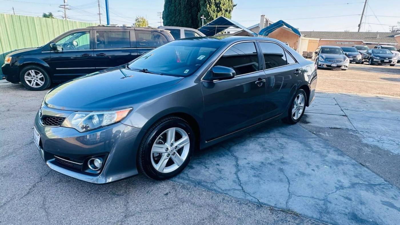 2014 Toyota Camry SE — Sedan — 144,193 mi — Midway City, CA