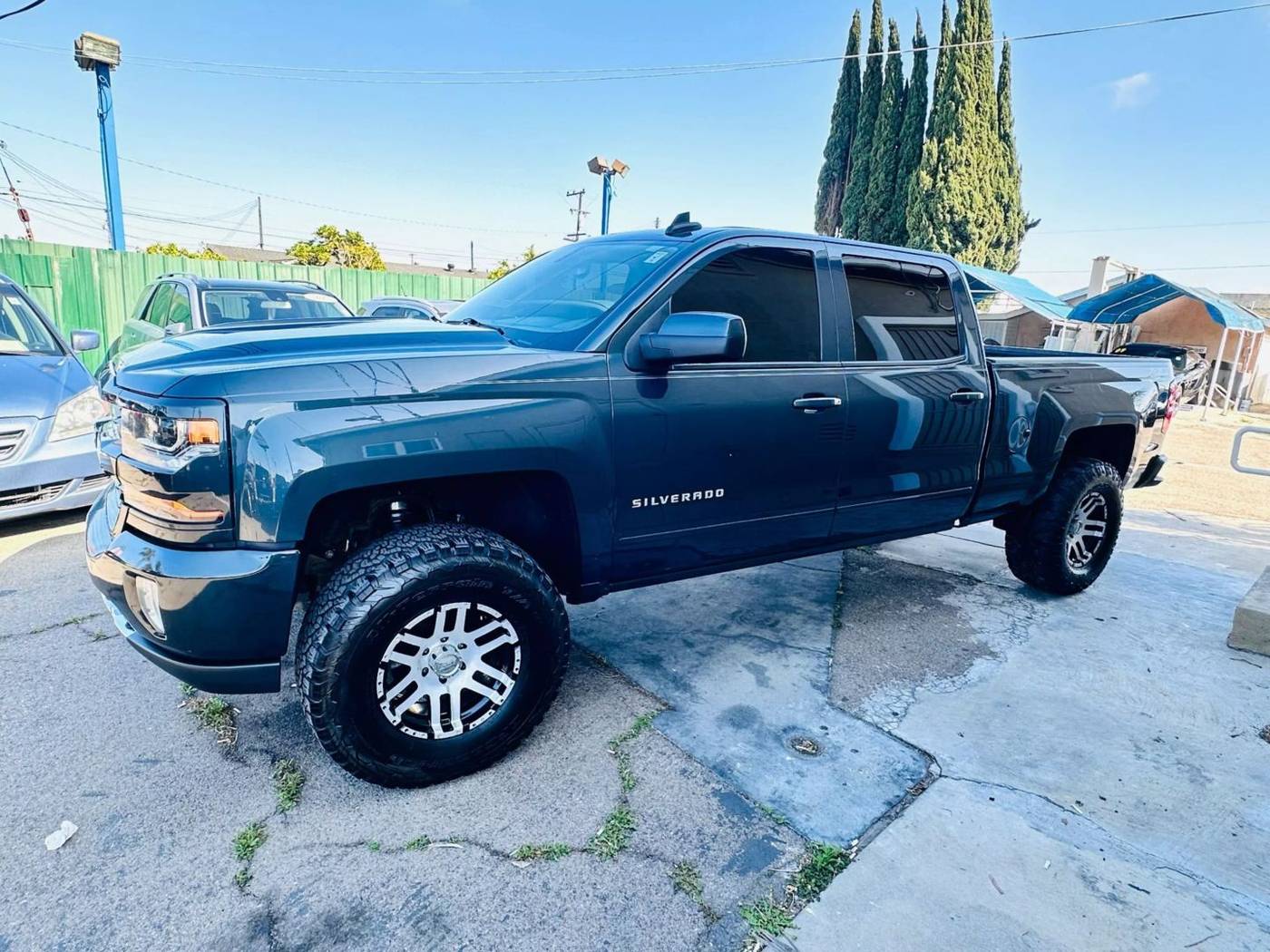 2017 Chevrolet Silverado 1500 LT — Pickup Truck — 141,352 mi — Midway City, CA