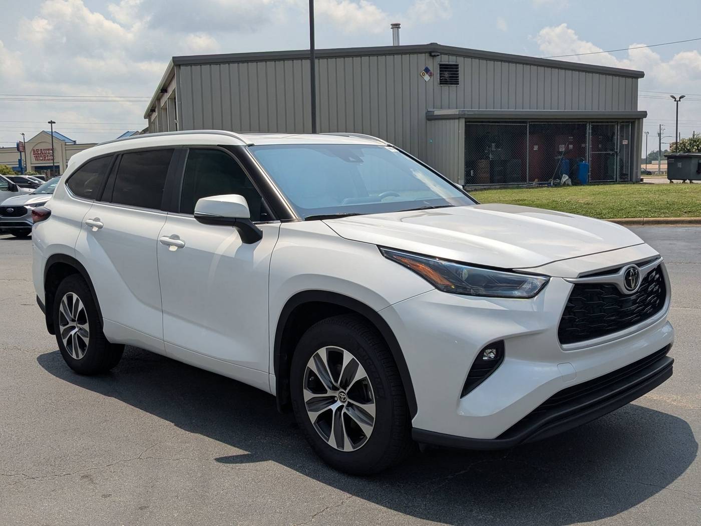 2024 Toyota Highlander XLE — SUV — 10,159 mi — Dunn-Benson, NC