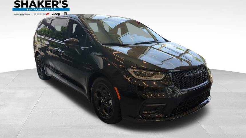 2023 Chrysler Pacifica Hybrid Touring L — Minivan — 12,358 mi — Watertown, CT