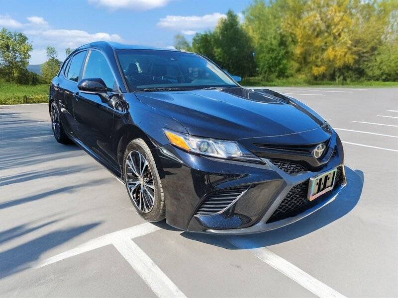 2018 Toyota Camry SE — Sedan — 114,698 mi — Riverside, CA