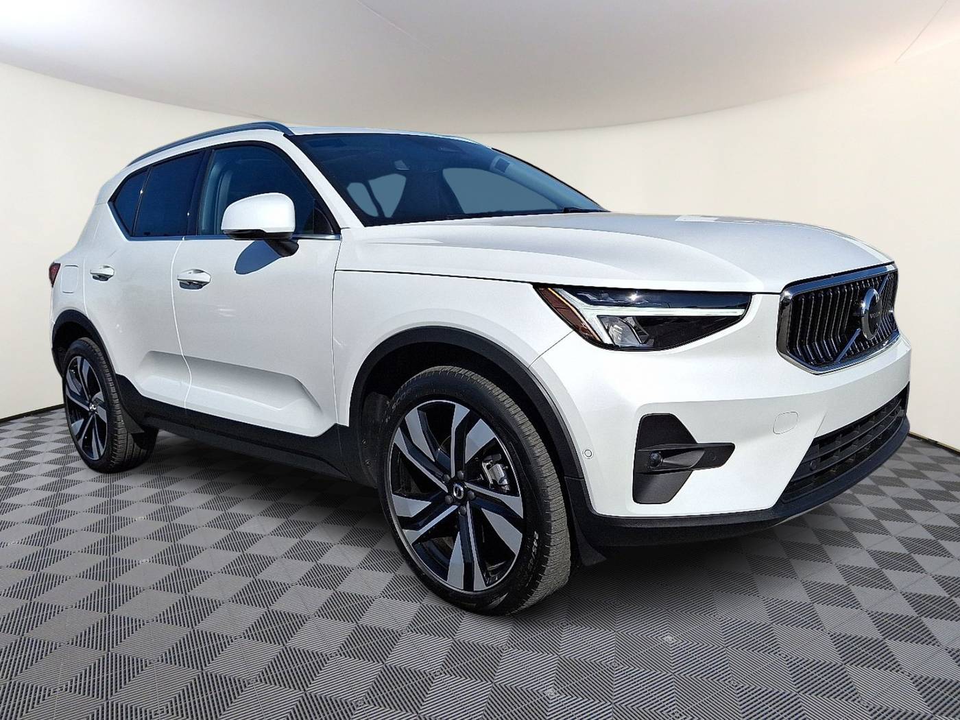 2024 Volvo XC40 Plus — SUV — 6,636 mi — Nazareth, PA