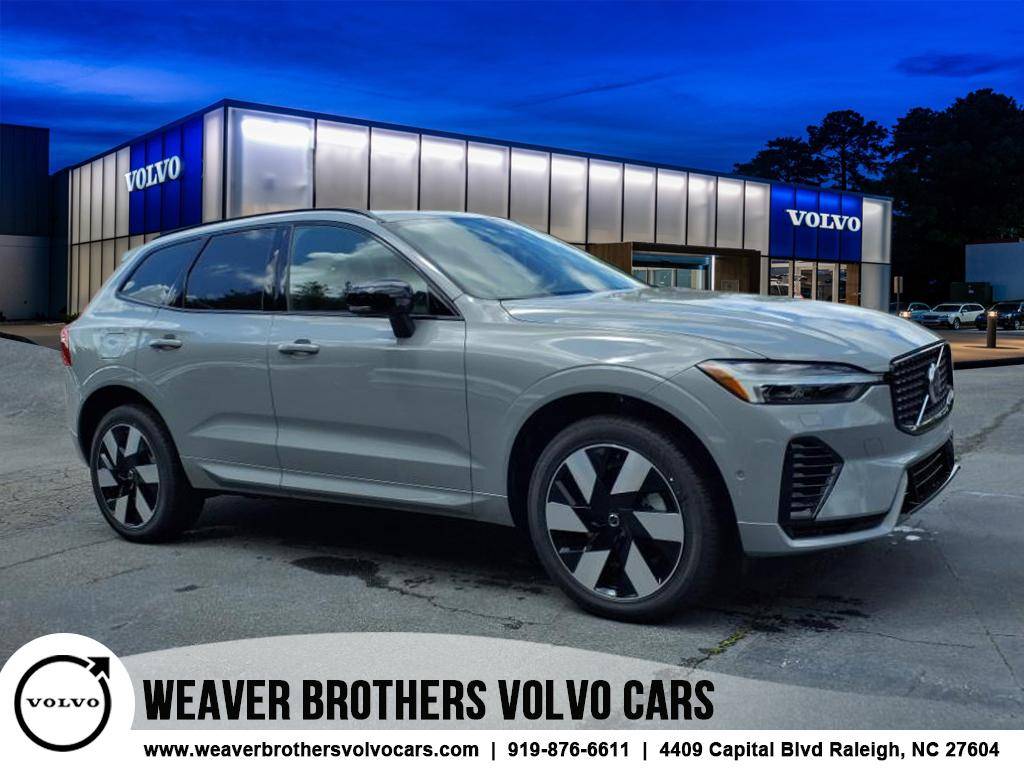 2025 Volvo XC60 T8 Plus Dark Theme