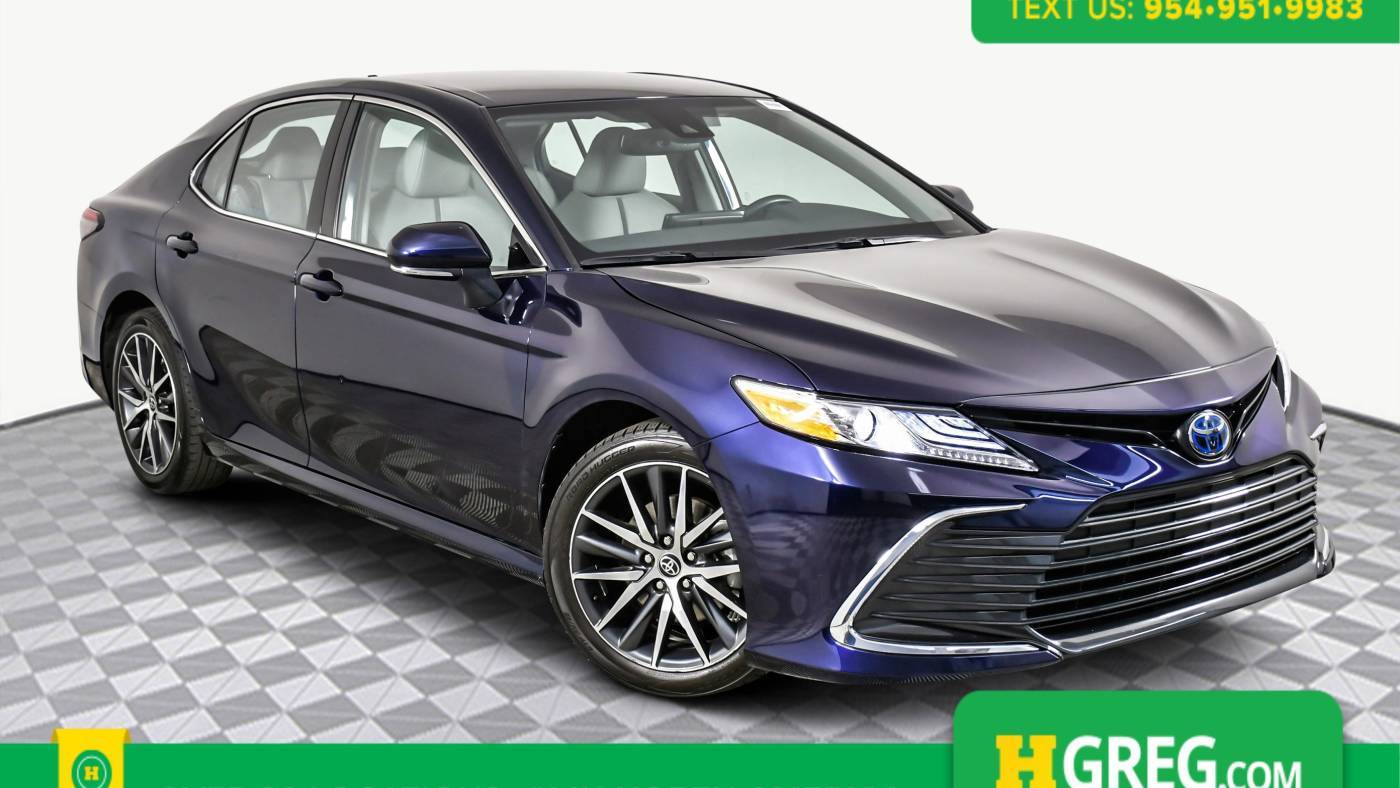 2022 Toyota Camry Hybrid XLE