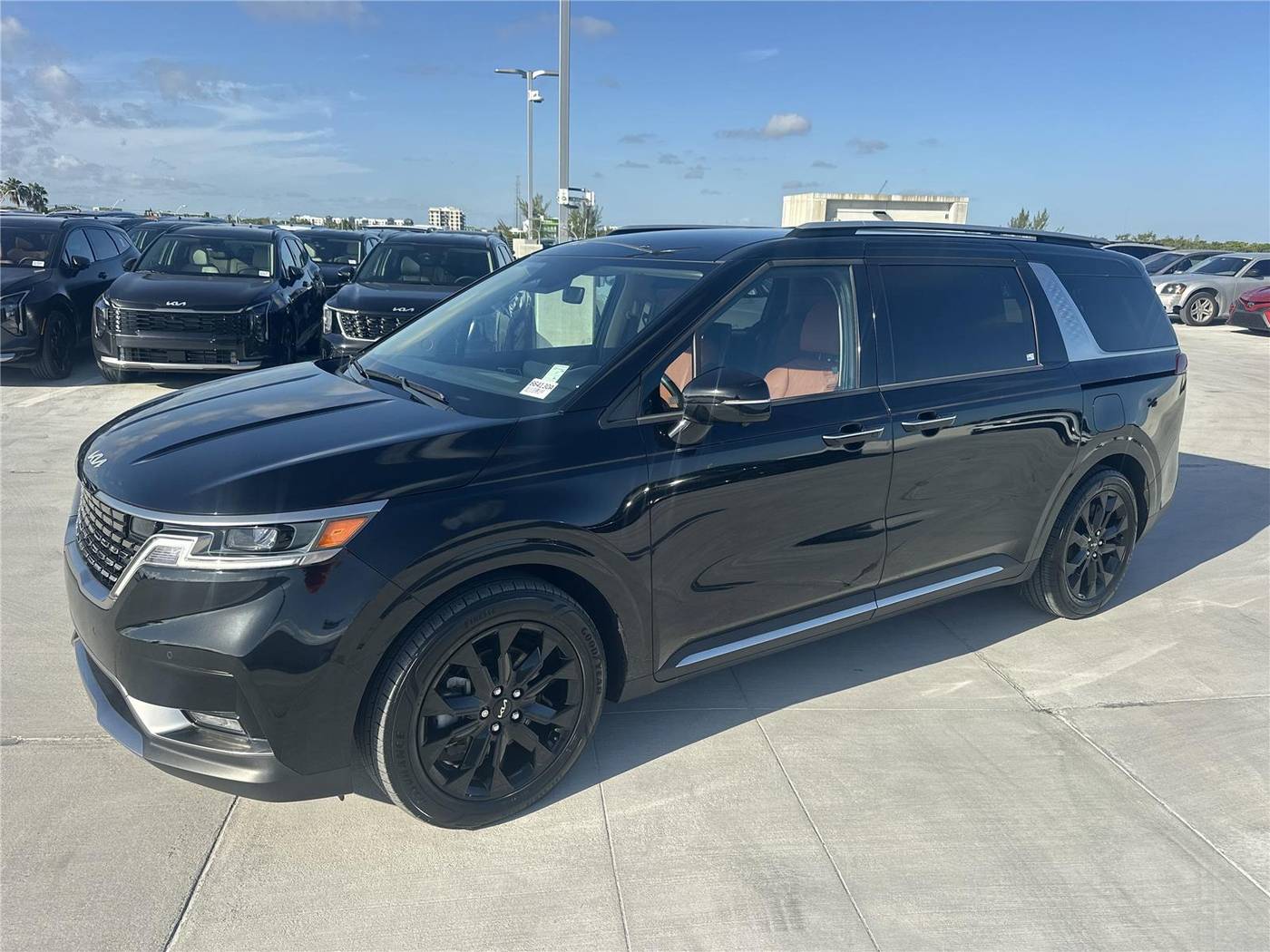 2024 Kia Carnival SX — Minivan — 24,416 mi — Miami, FL