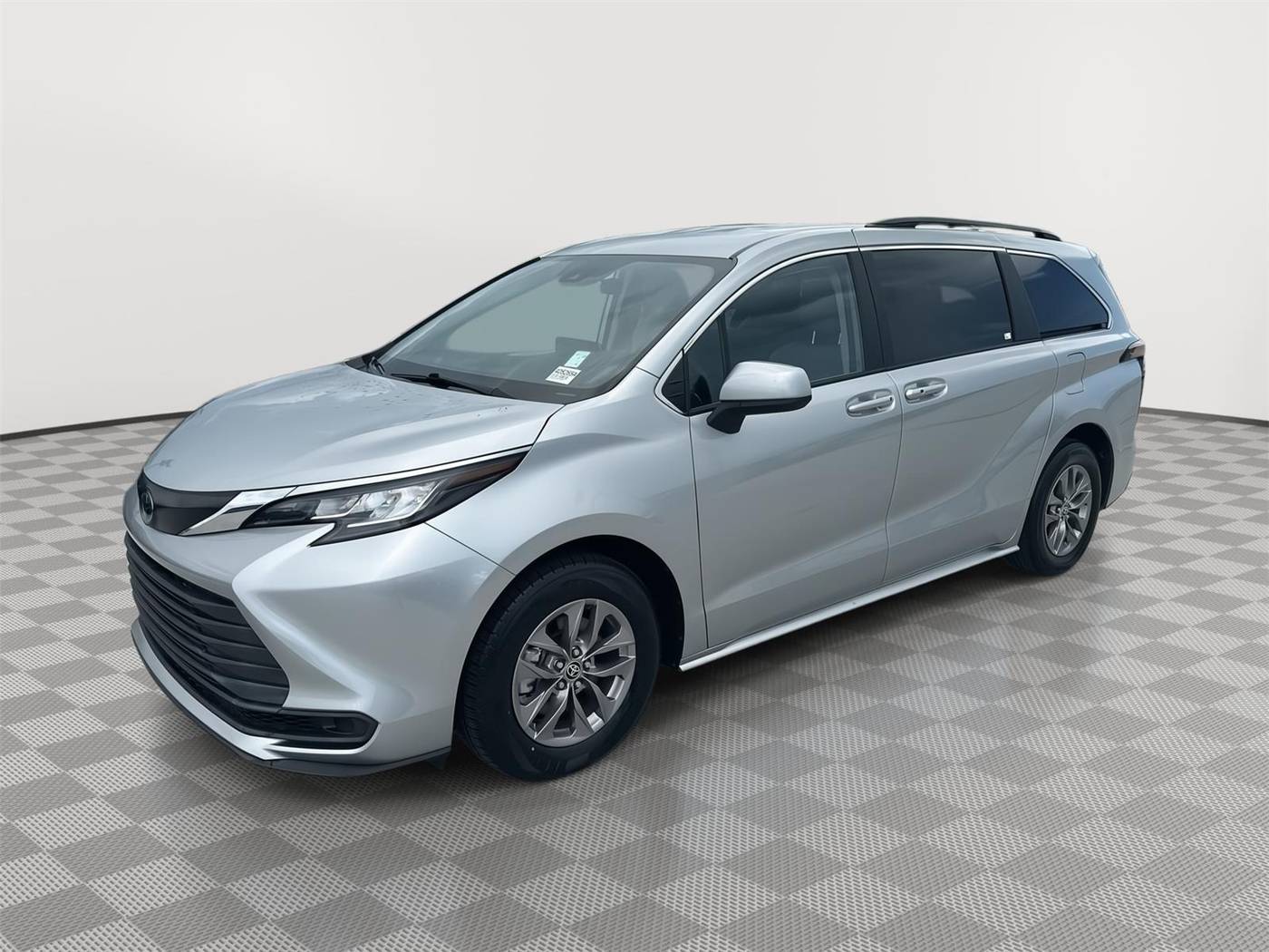 2022 Toyota Sienna LE — Minivan — 29,974 mi — Miami, FL