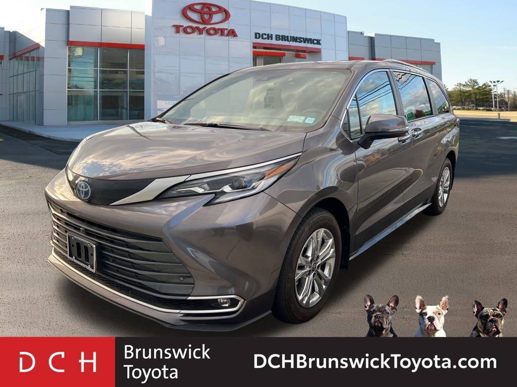 2023 Toyota Sienna Platinum — Minivan — 4,398 mi — North Brunswick, NJ