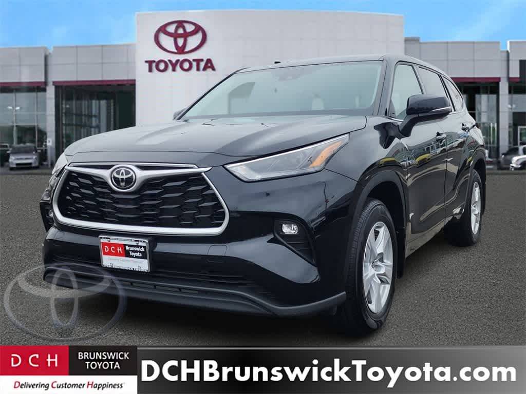 2022 Toyota Highlander LE — SUV — 28,426 mi — North Brunswick, NJ