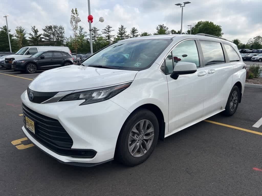 2024 Toyota Sienna LE — Minivan — 9,404 mi — North Brunswick, NJ
