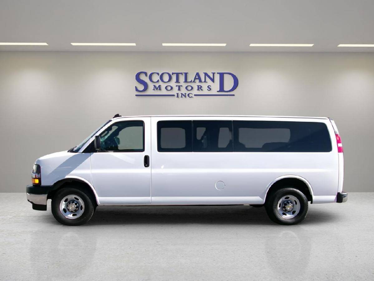 2024 Chevrolet Express Passenger LT — Passenger Van — 9,300 mi — Laurinburg, NC