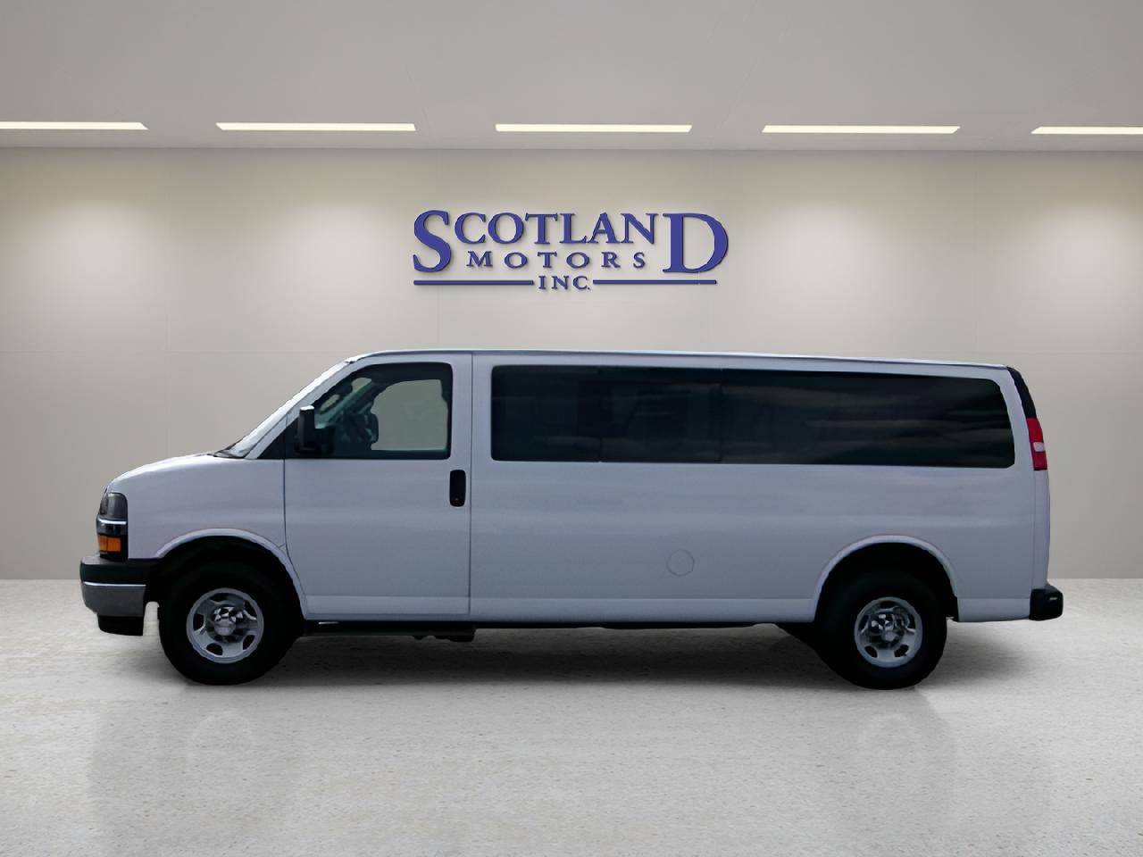 2022 Chevrolet Express Passenger LT — Passenger Van — 52,612 mi — Laurinburg, NC