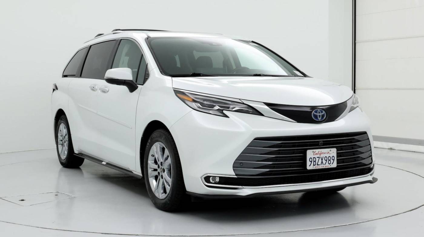 2022 Toyota Sienna Platinum — Minivan — 23,875 mi — Fairfield, CA
