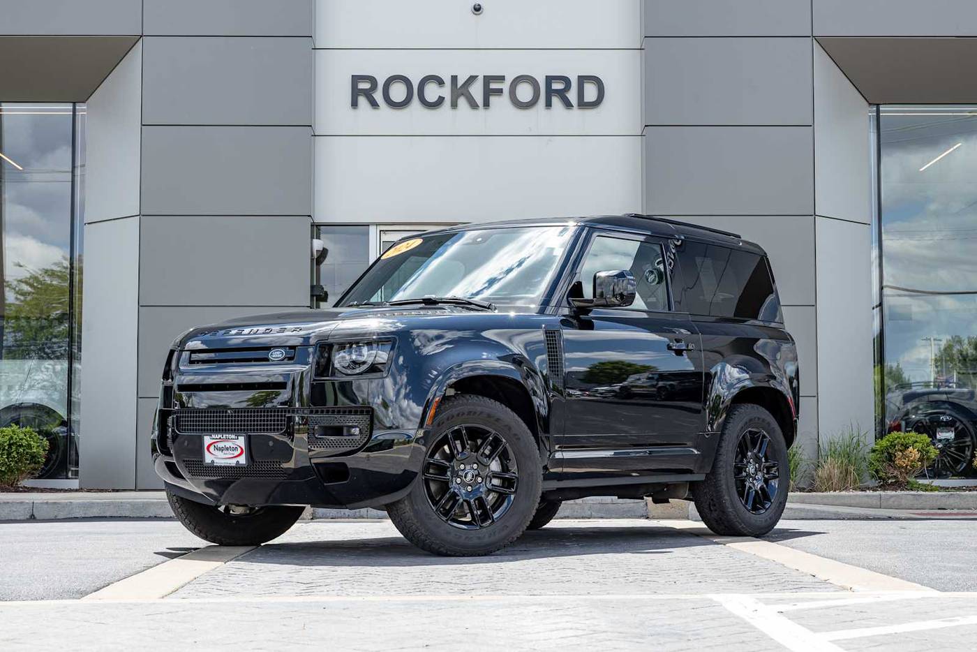 2024 Land Rover Defender X-Dynamic SE — SUV — 29,301 mi — Loves Park, IL