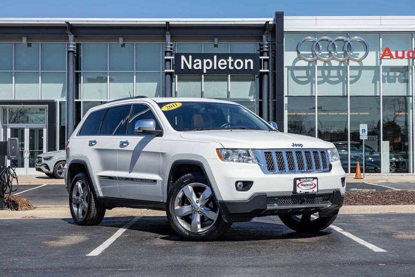 2011 Jeep Grand Cherokee Overland — SUV — 157,728 mi — Loves Park, IL
