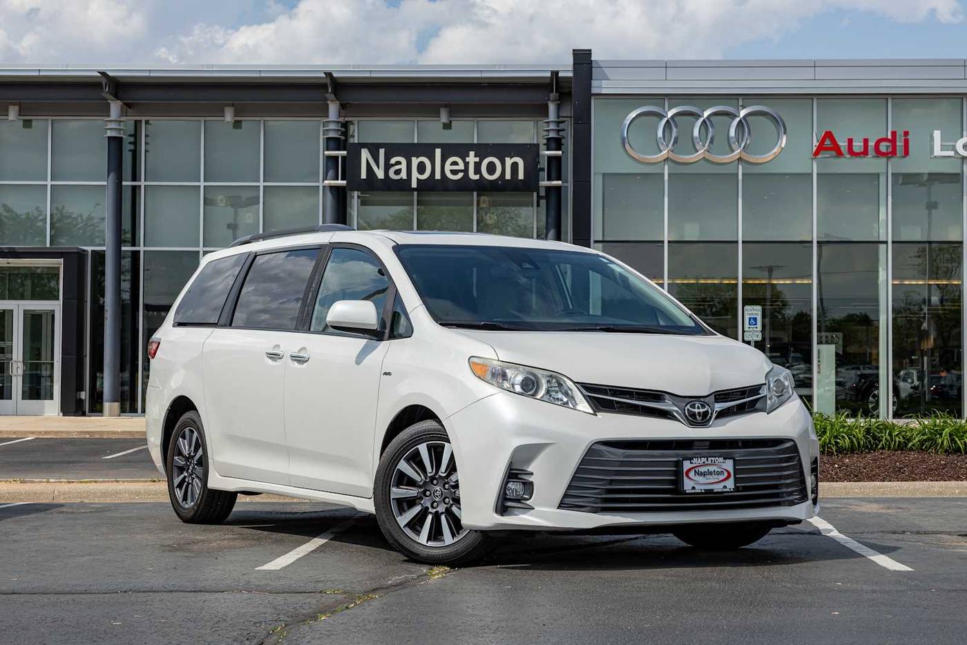 2019 Toyota Sienna XLE — Minivan — 99,549 mi — Loves Park, IL