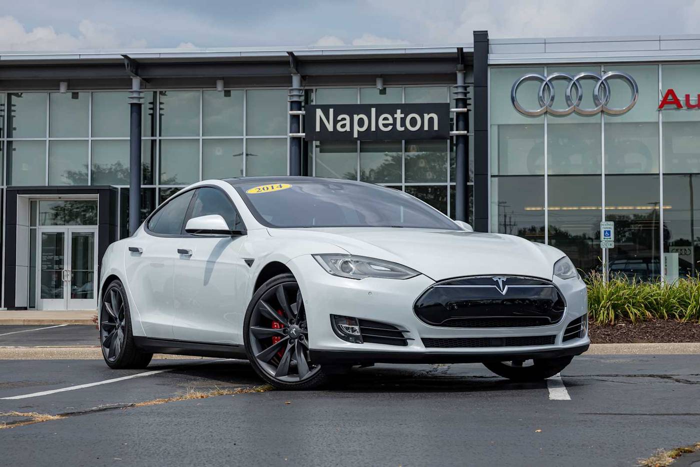 2014 Tesla Model S P85D — Hatchback — 95,025 mi — Loves Park, IL