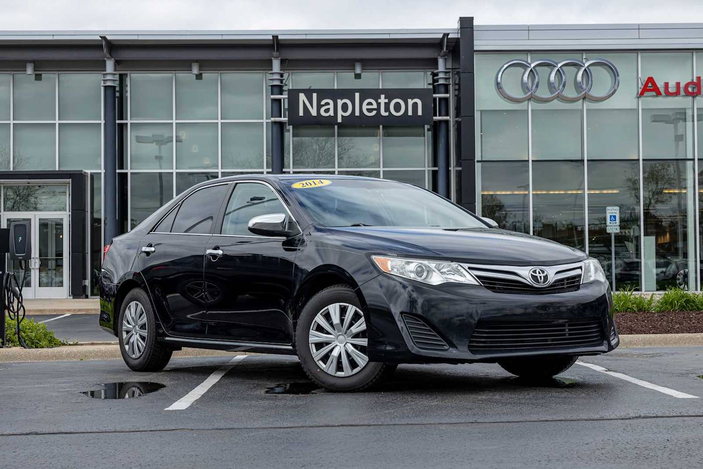 2014 Toyota Camry LE — Sedan — 121,282 mi — Loves Park, IL