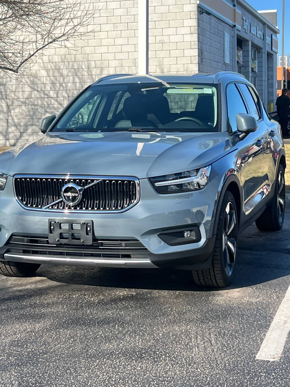 2020 Volvo XC40 Momentum — SUV — 12,614 mi — Loves Park, IL