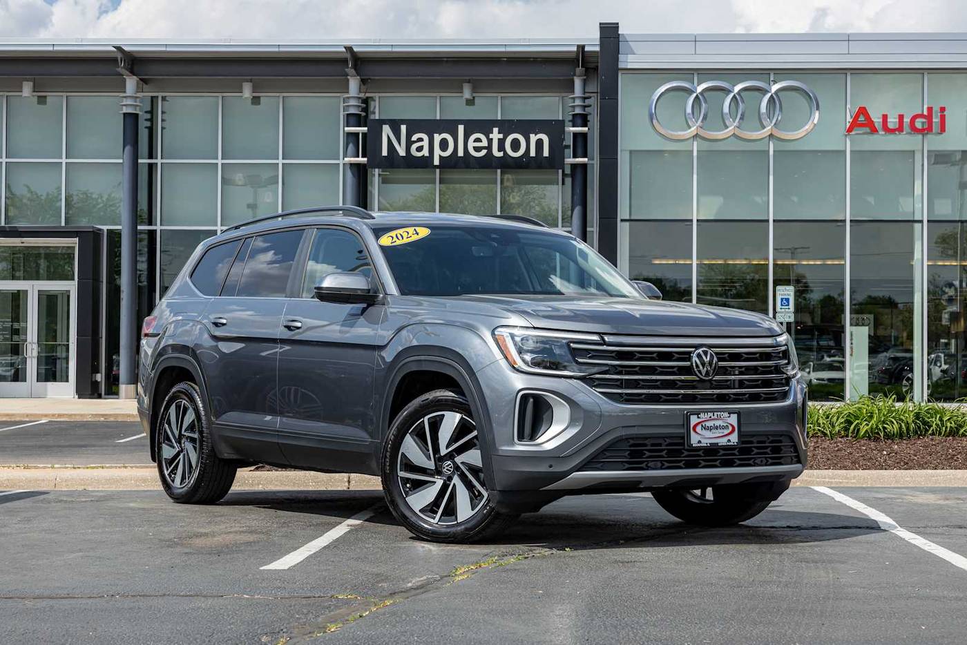 2024 Volkswagen Atlas SE with Technology — SUV — 8,000 mi — Loves Park, IL