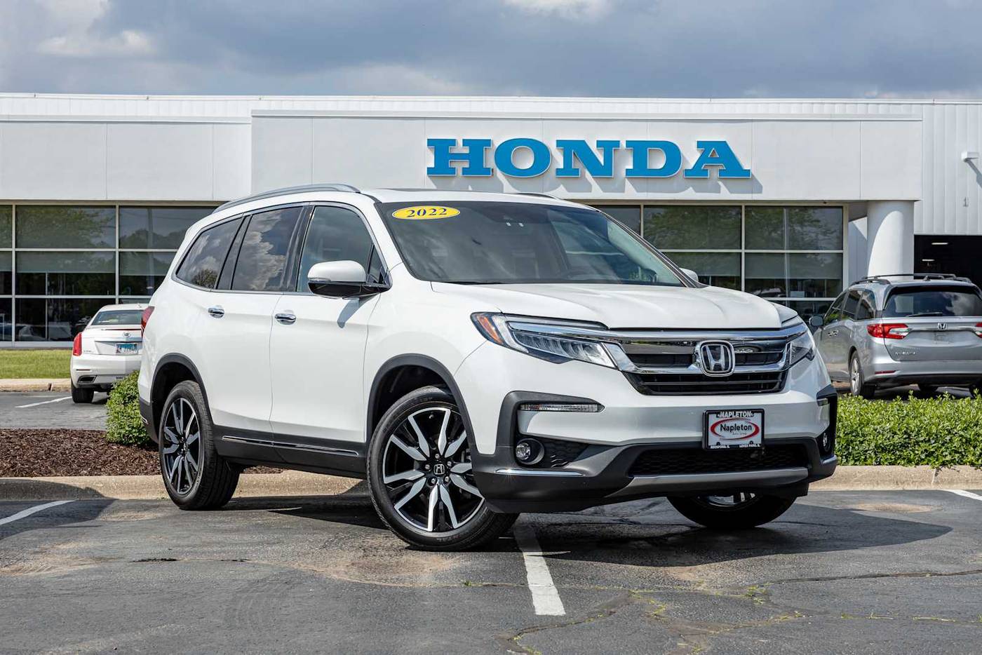 2022 Honda Pilot Touring — SUV — 19,302 mi — Loves Park, IL
