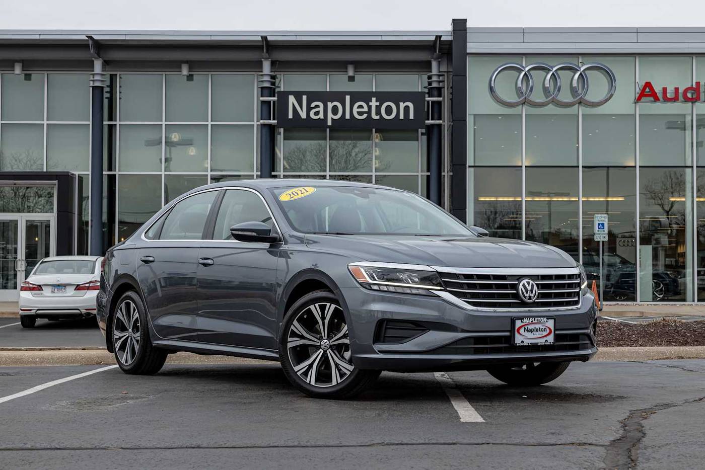 2021 Volkswagen Passat SE — Sedan — 33,927 mi — Loves Park, IL
