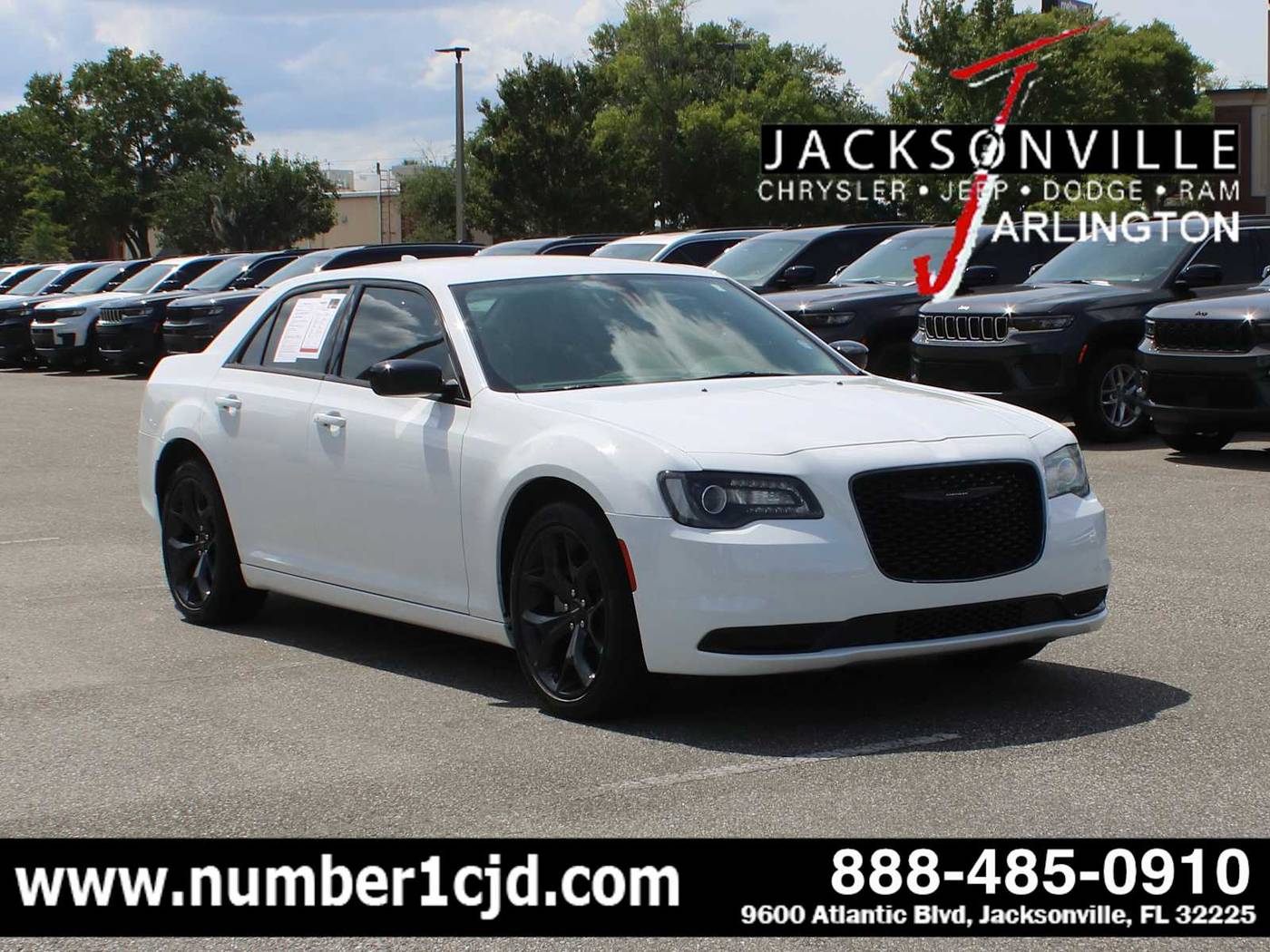 2023 Chrysler 300 Touring — Sedan — 8,289 mi — Jacksonville, FL