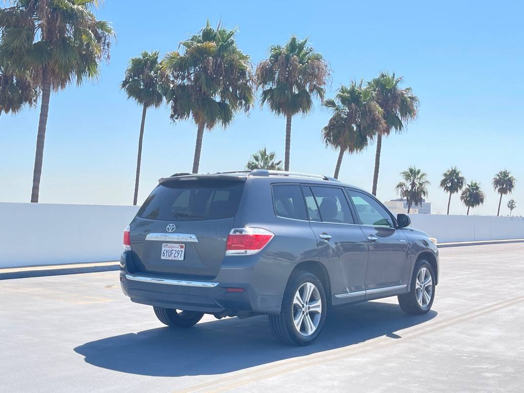 2013 Toyota Highlander Limited — SUV — 105,116 mi — Los Angeles, CA