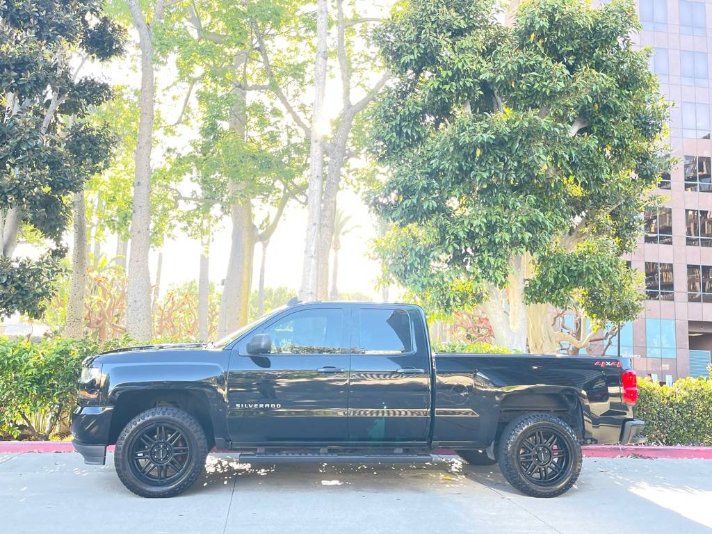 2018 Chevrolet Silverado 1500 Custom — Pickup Truck — 81,427 mi — Los Angeles, CA
