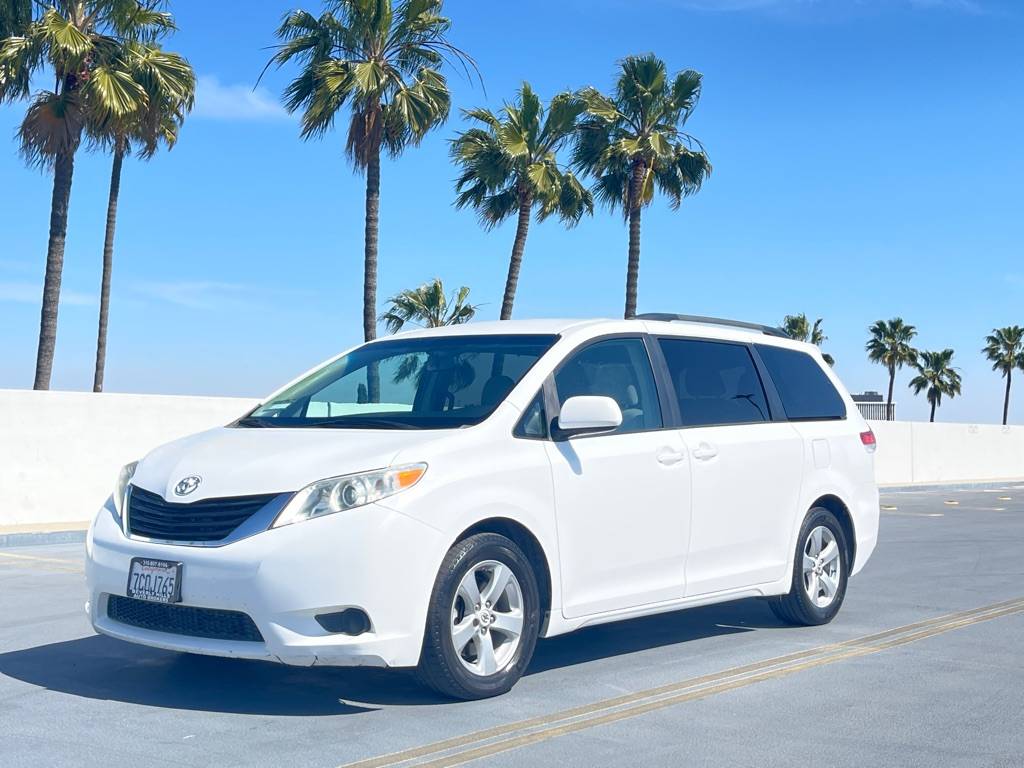 2012 Toyota Sienna LE — Minivan — 156,303 mi — Los Angeles, CA