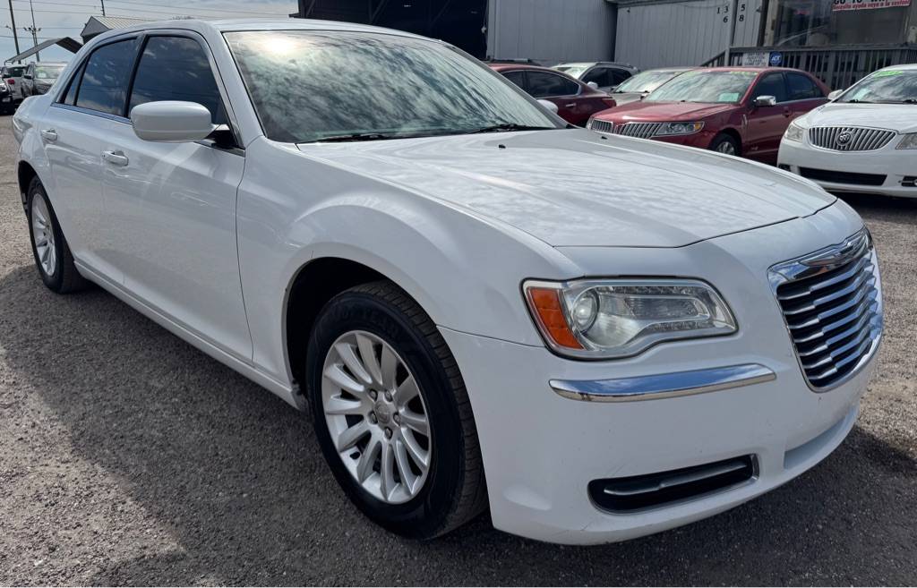 2014 Chrysler 300 Base — Sedan — 140,458 mi — Orlando, FL