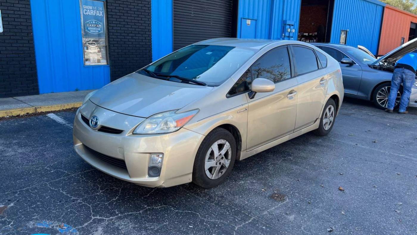 2011 Toyota Prius Three — Sedan — 124,121 mi — Apopka, FL