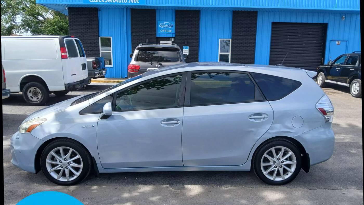2014 Toyota Prius v Five