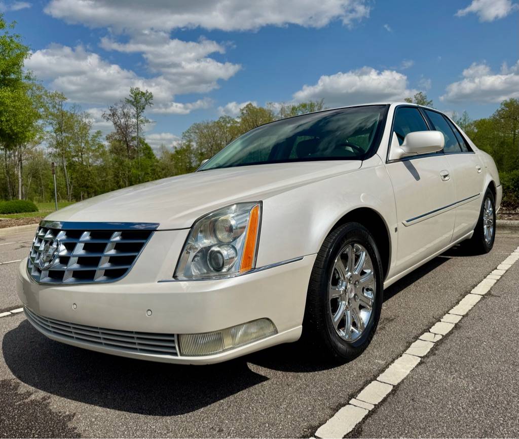 2009 Cadillac DTS 1SB — Sedan — 52,616 mi — Raleigh, NC
