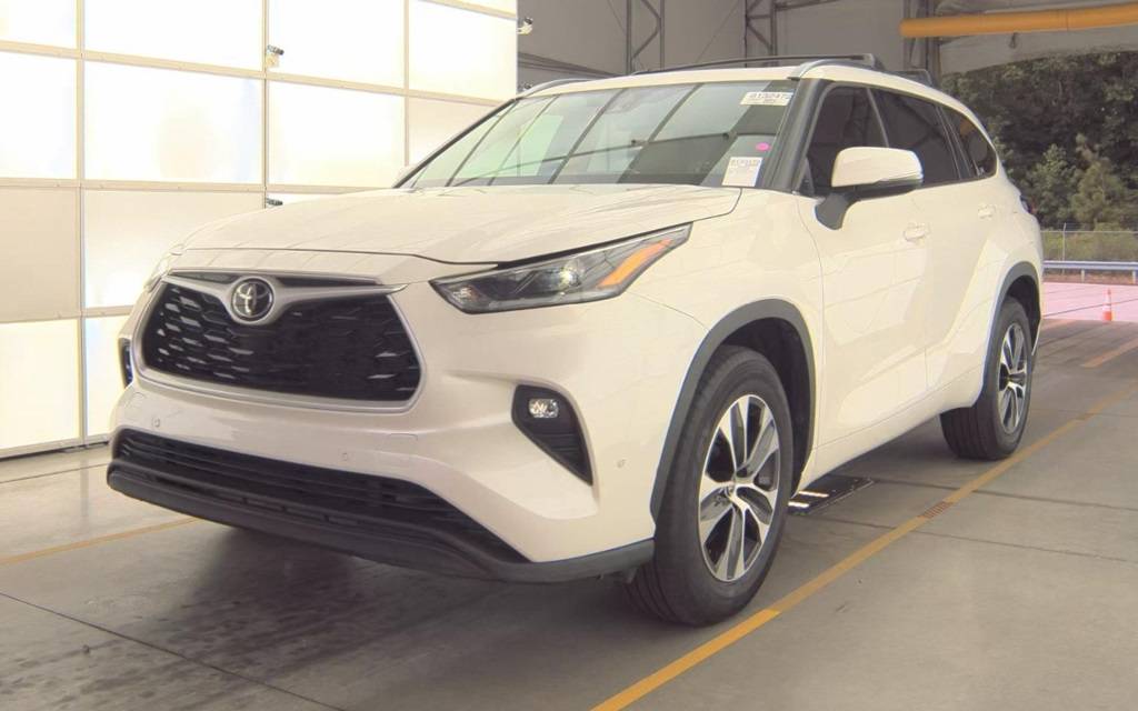 2021 Toyota Highlander XLE — SUV — 65,414 mi — Forsyth, GA